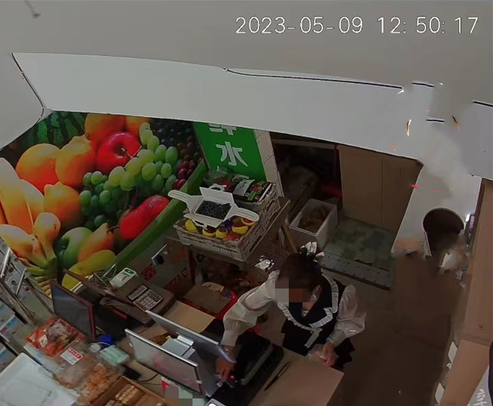 水果店两个称不一致,湖南一女子觉得遇黑店,老板觉得被她冤枉