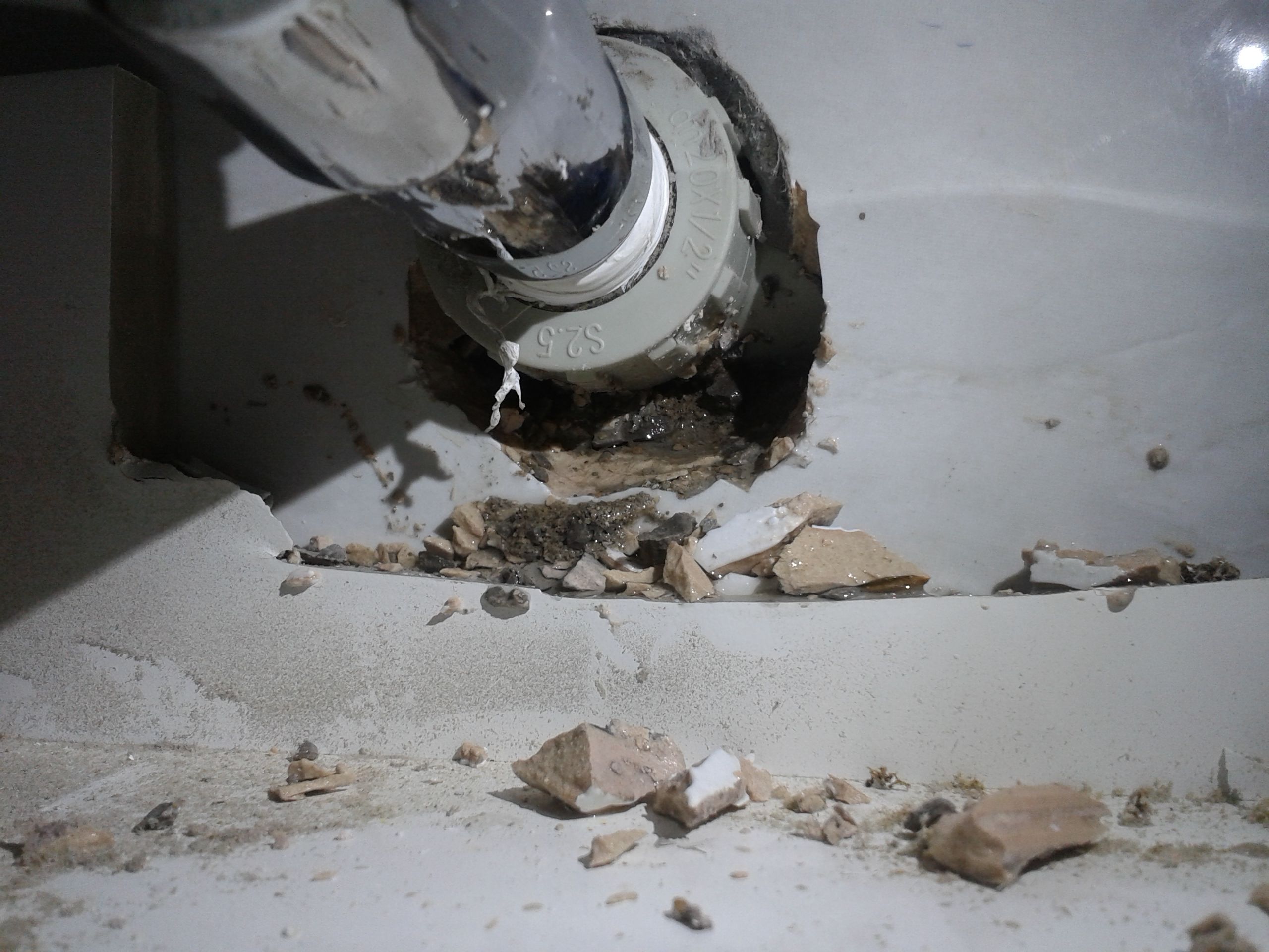 阳台铝合金窗底渗水最简单的方法,墙壁渗水发霉处理方法