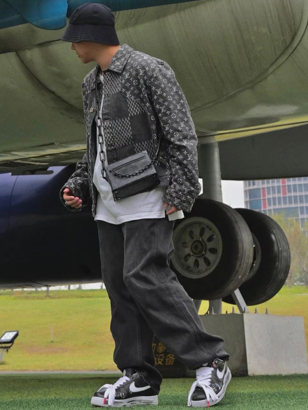 值得买的lv包男款,lv值得买的男士斜挎包推荐