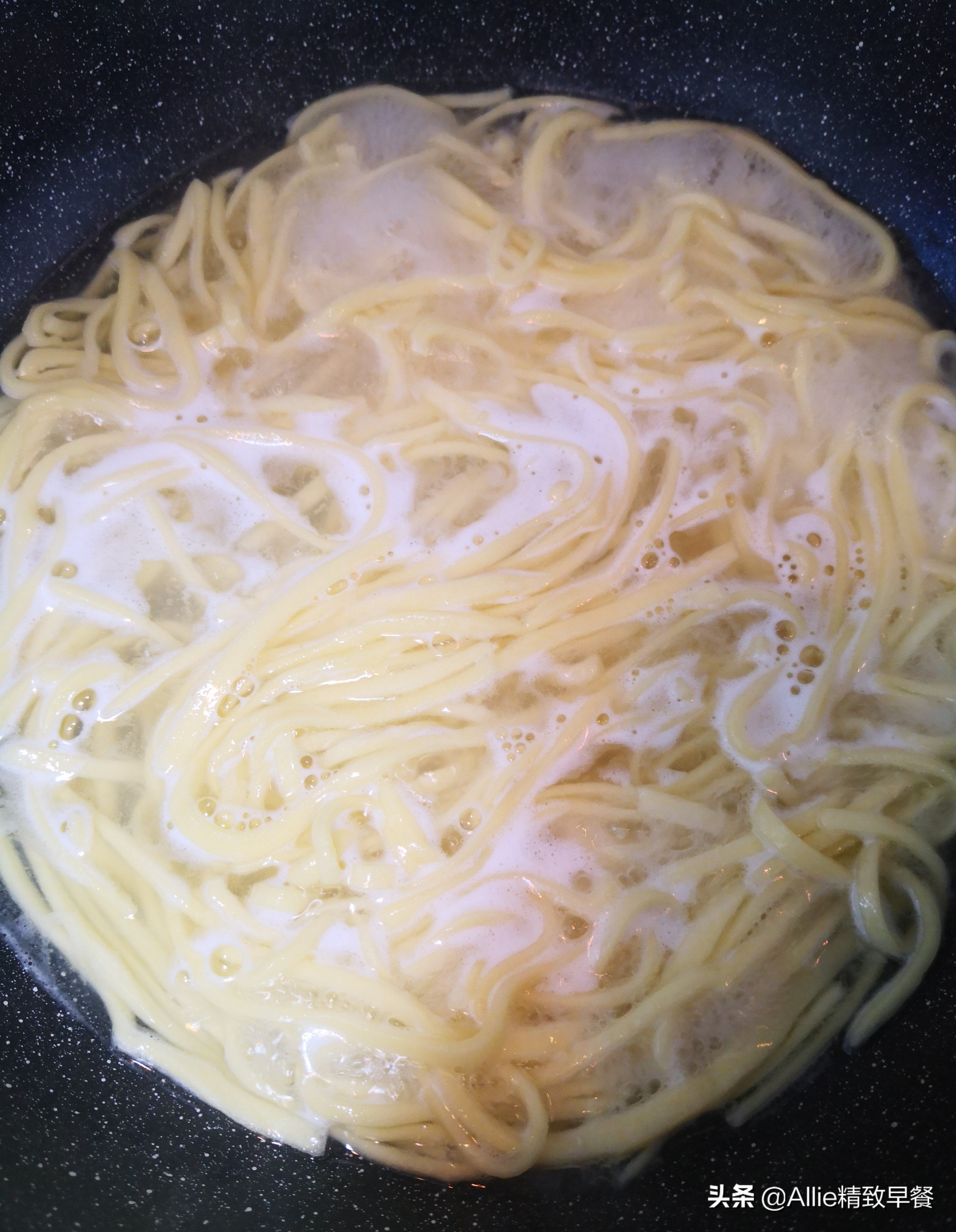 脆皮烤鸡做法烤箱教程,在家就能做的爆汁脆皮烤鸡