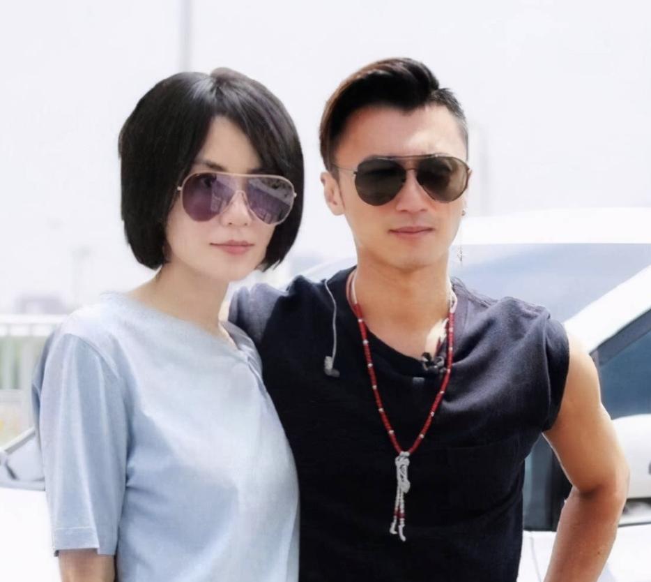 王菲谢霆锋牵手的轰动程度,王菲谢霆锋的坎坷十年经历