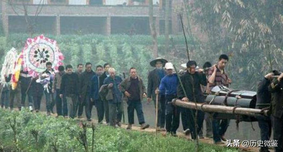 为什么火葬不能恢复土葬,火葬是把人当垃圾的吗