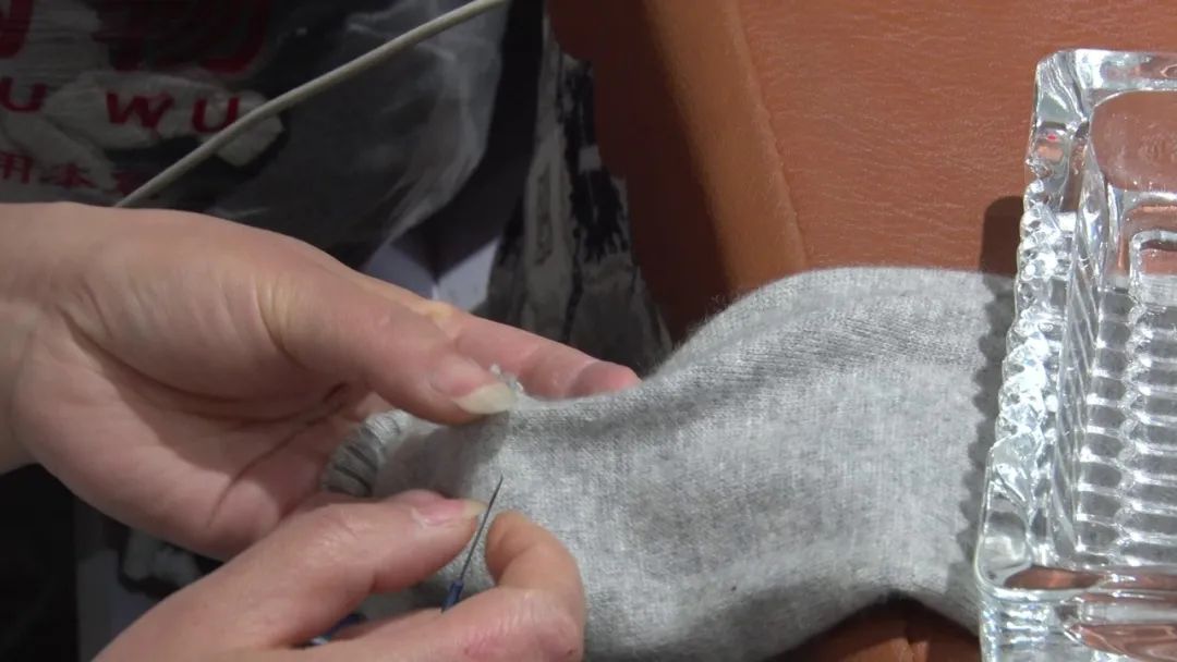 衣服破了不要紧再去买,衣服破了不用补