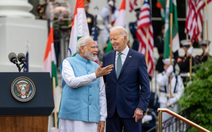 我军逼近24海里，台军威胁开火，话音刚落，规模最大美代表团窜台