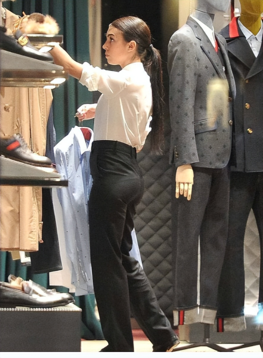 为什么c罗选了一个柜姐,c罗最重要的两个女人