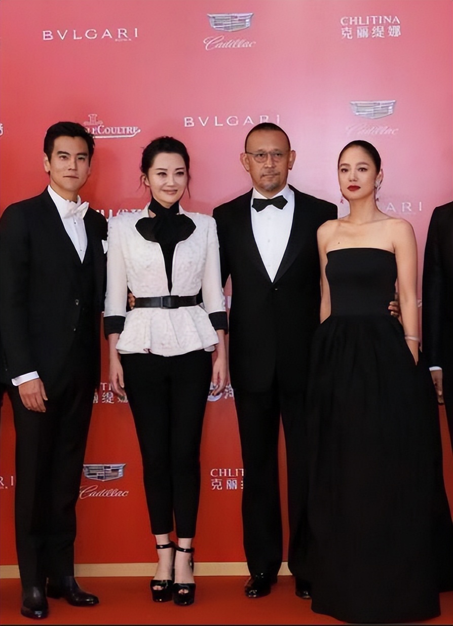 许晴周韵同框图片,姜文周韵许晴走红毯