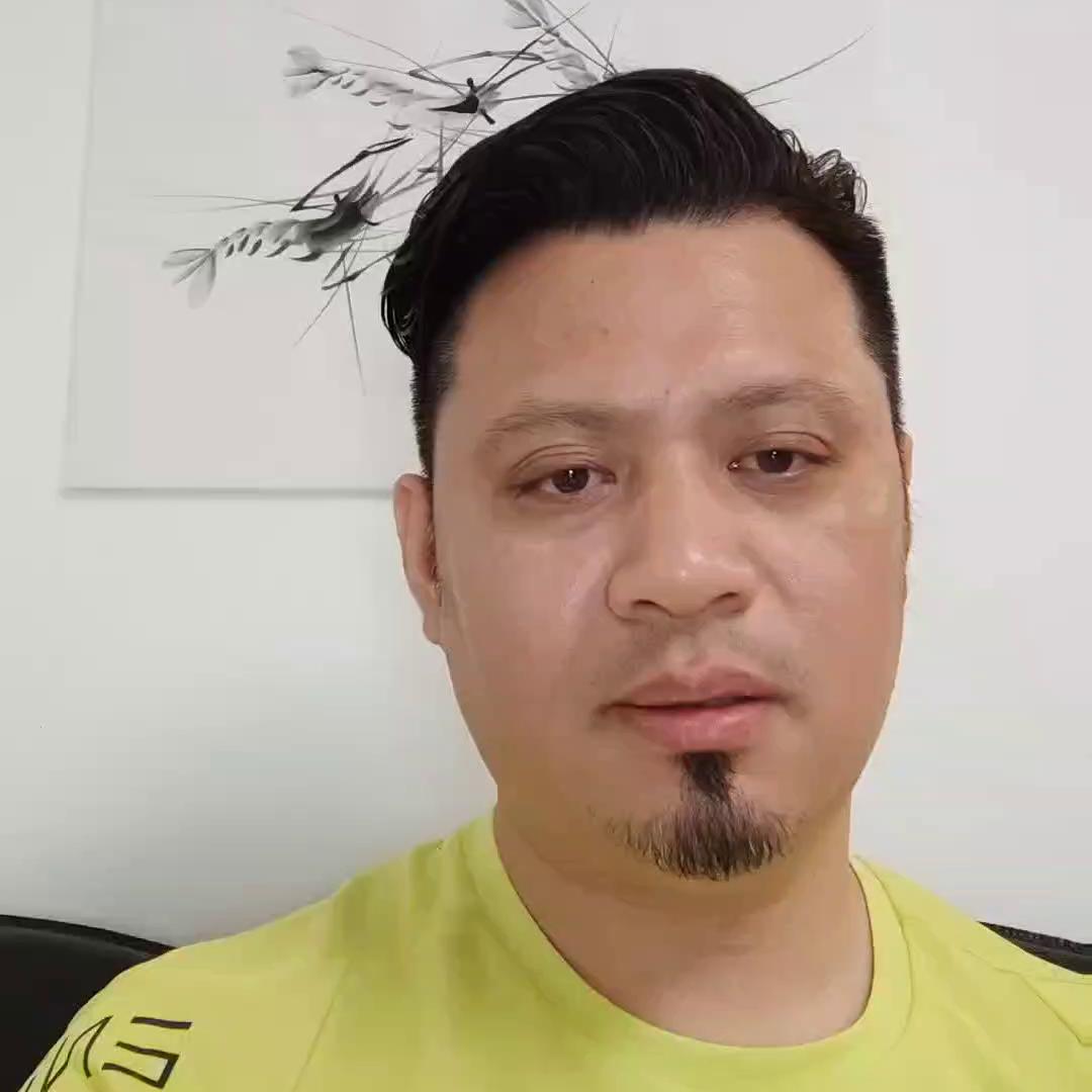 多看富人做什么赚钱。少听穷人说什么思维。盯着黄牛干...