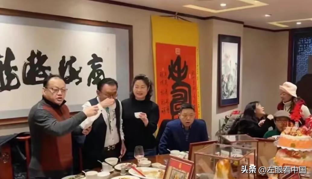 侯耀华和各大明星合影,侯耀华戴金表