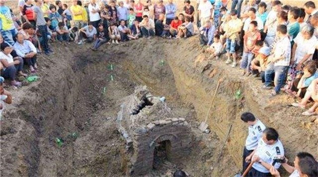 清朝女子因难产被活埋纪录片,清朝女子难产晕厥以为死亡