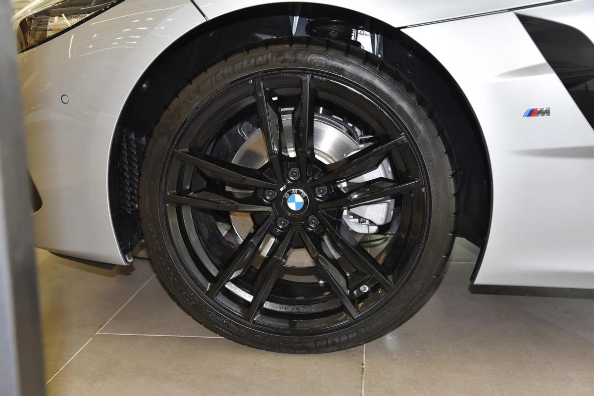 最新款宝马z4敞篷车四座,2018款宝马z4硬顶敞篷版