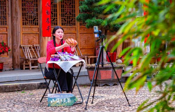 00后大学生返乡继承父业,大学生创业红薯干