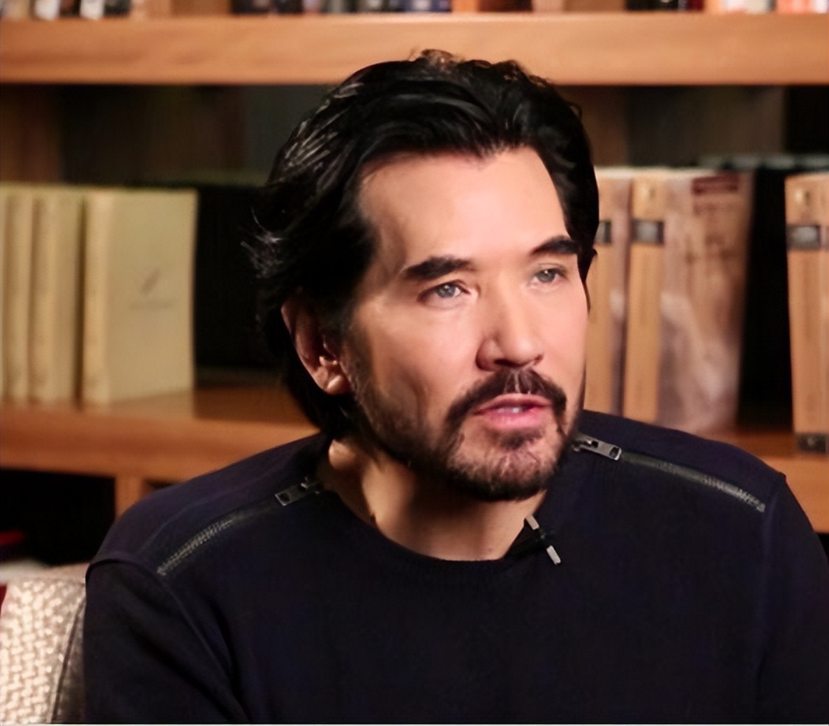 “初代男神”被封杀14年，如今63岁无妻无子，颜值依旧却孤独一生