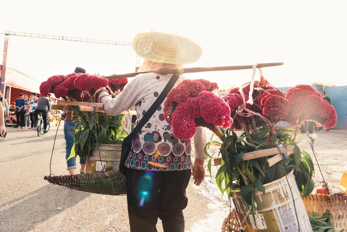 在农村集市卖什么产品,农村集市上摆摊卖的东西有假货吗