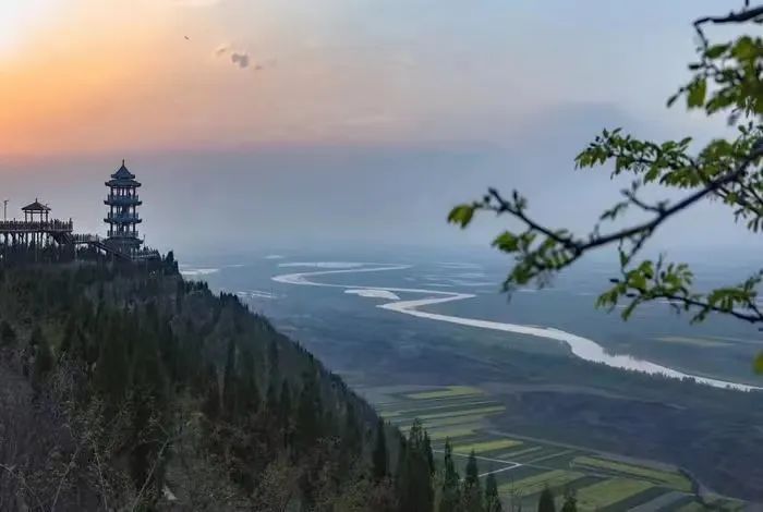 华山附近免费游玩,潼关有到华山的一日游吗