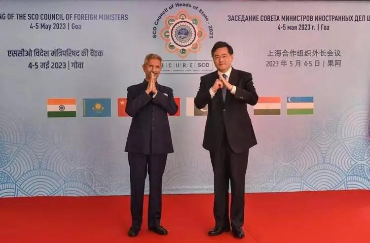 中国外长缺席金砖峰会，秦刚外长致电南非，并给予印度明确信号