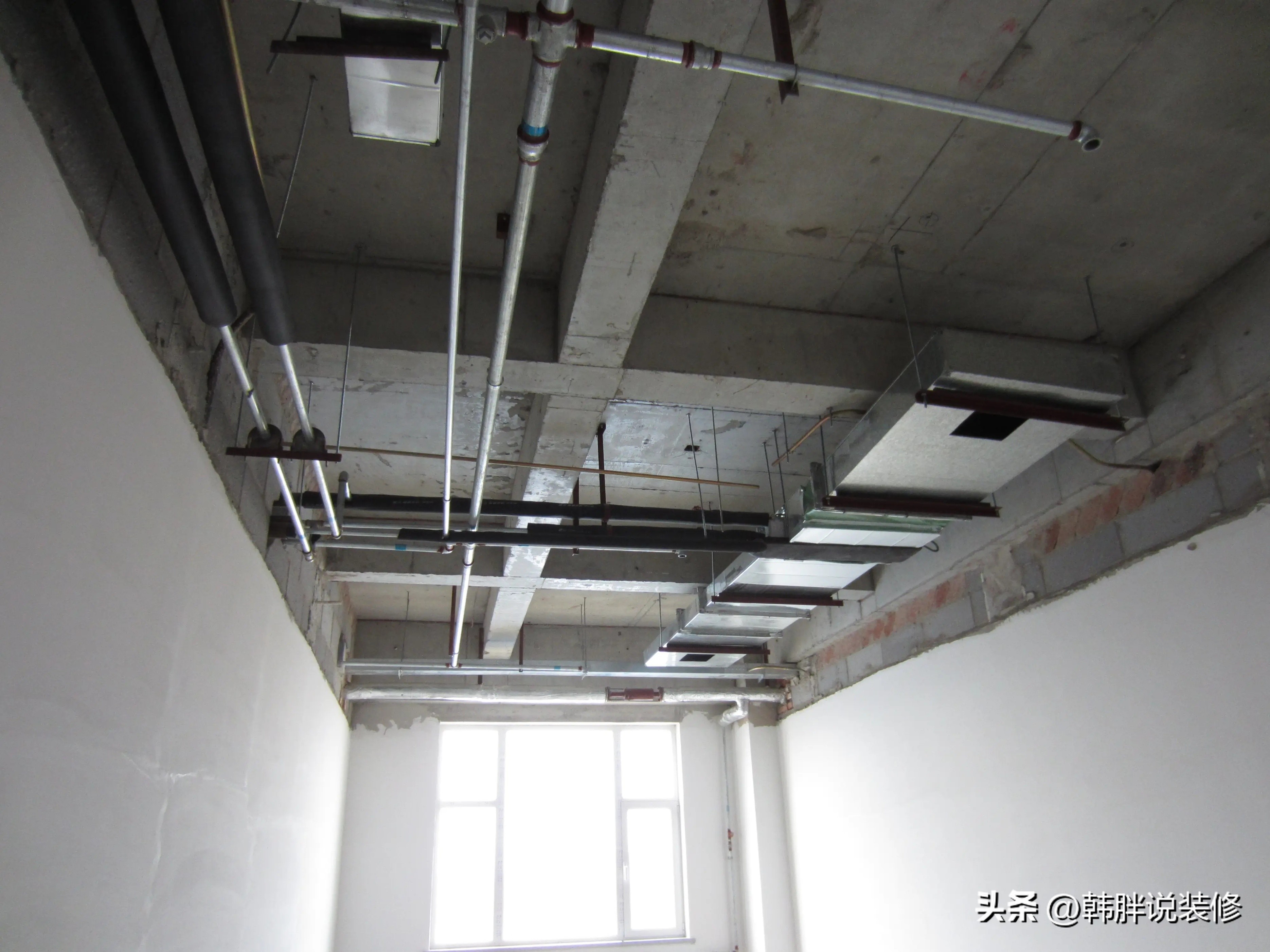 普通壁挂机与中央空调区别,纠结空调是安中央空调还是壁挂机