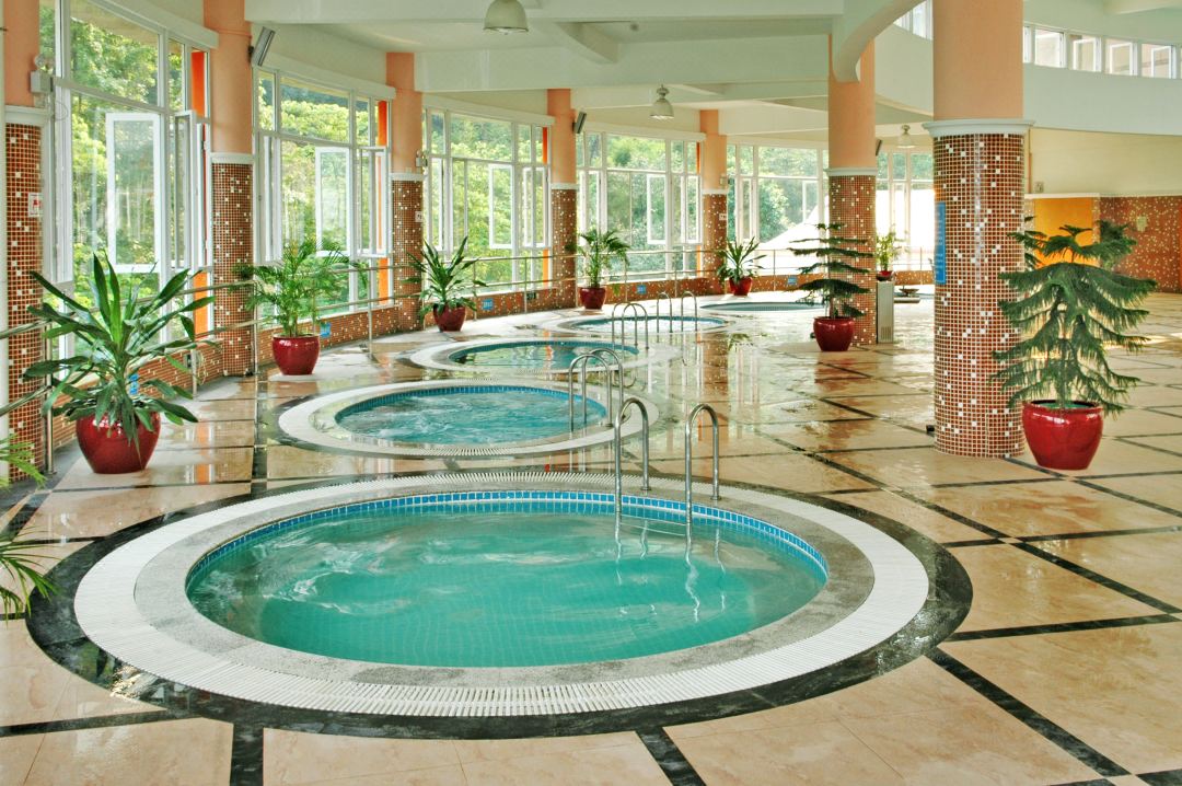 广东最值得推荐的温泉度假村,广东第一峰温泉是真温泉