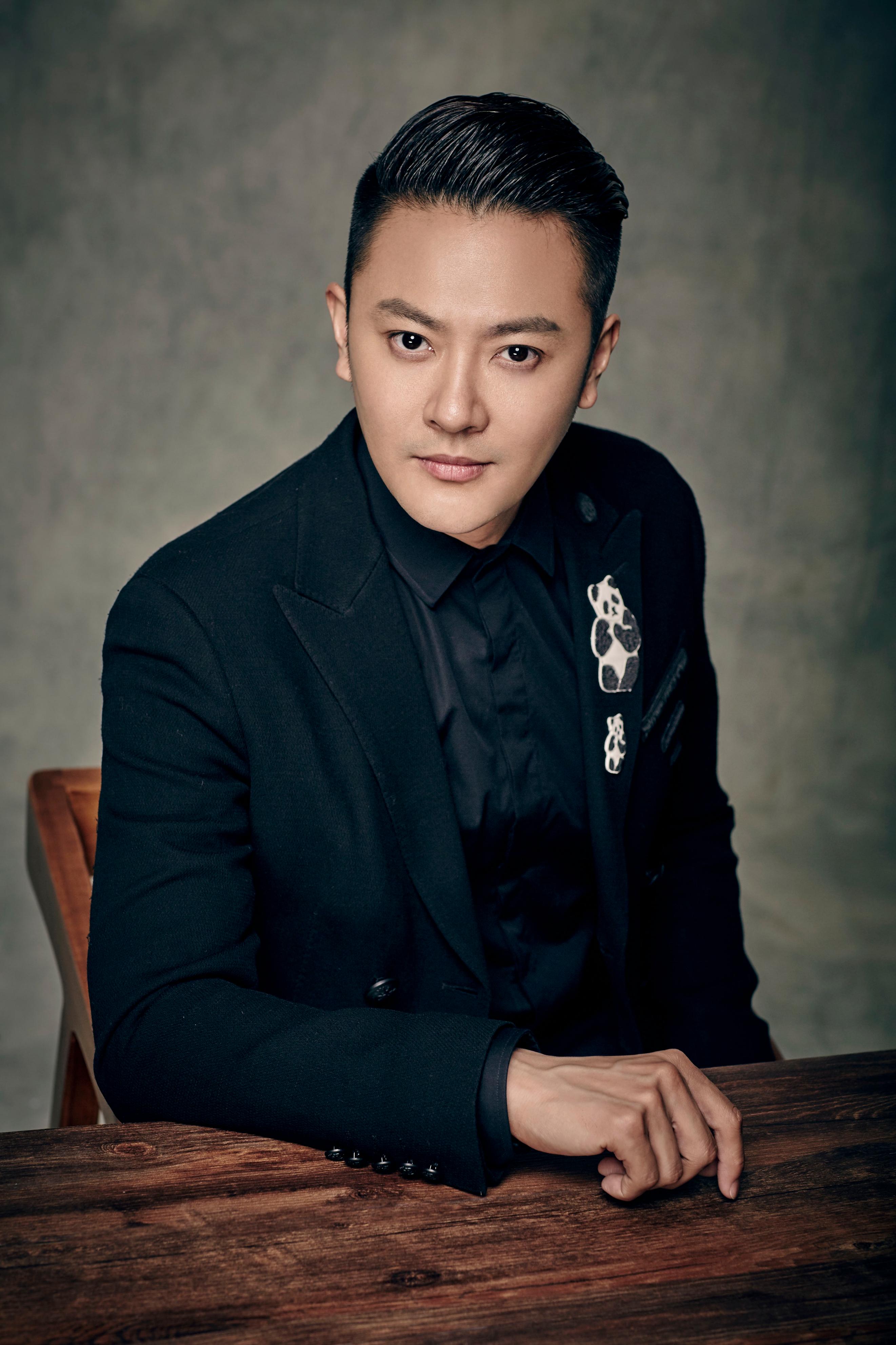 印小天在国外跳舞视频,印小天泰国街头尬舞被嘲