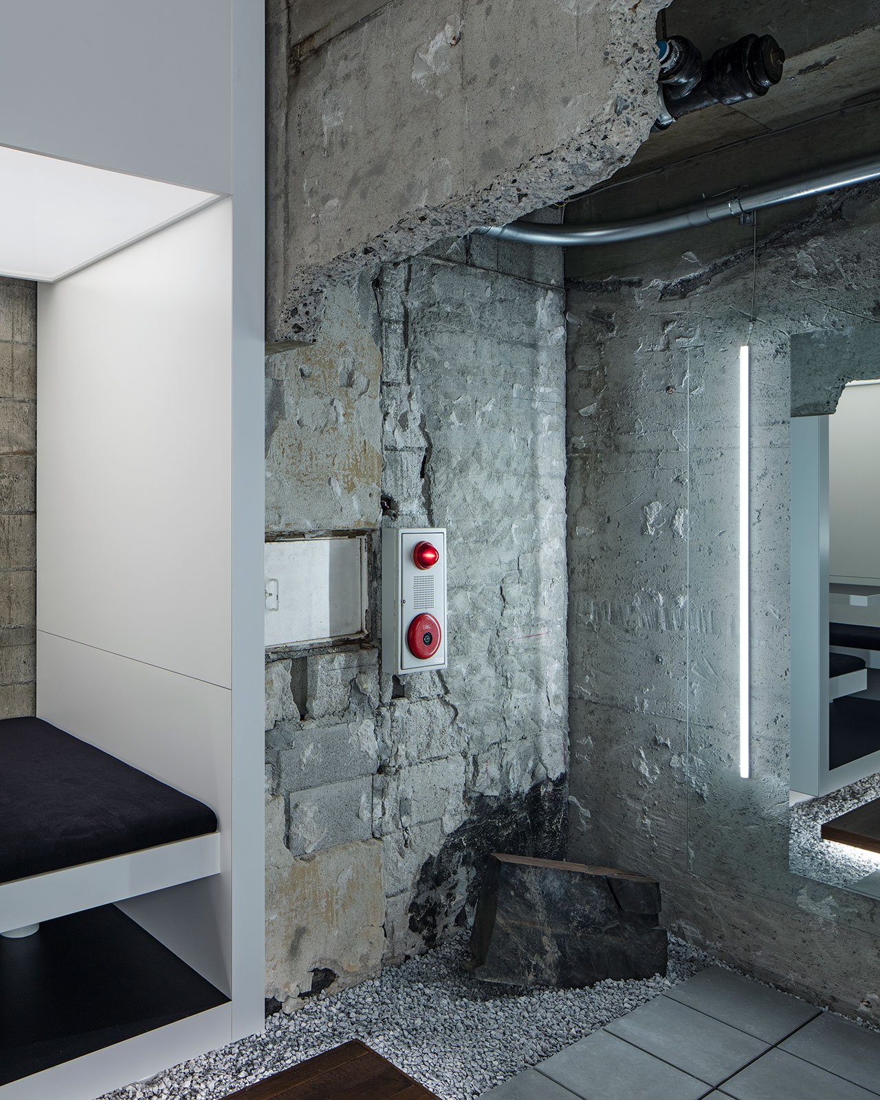 KentaNagai在东京一家豪华手表店探索时间的不屈服本质