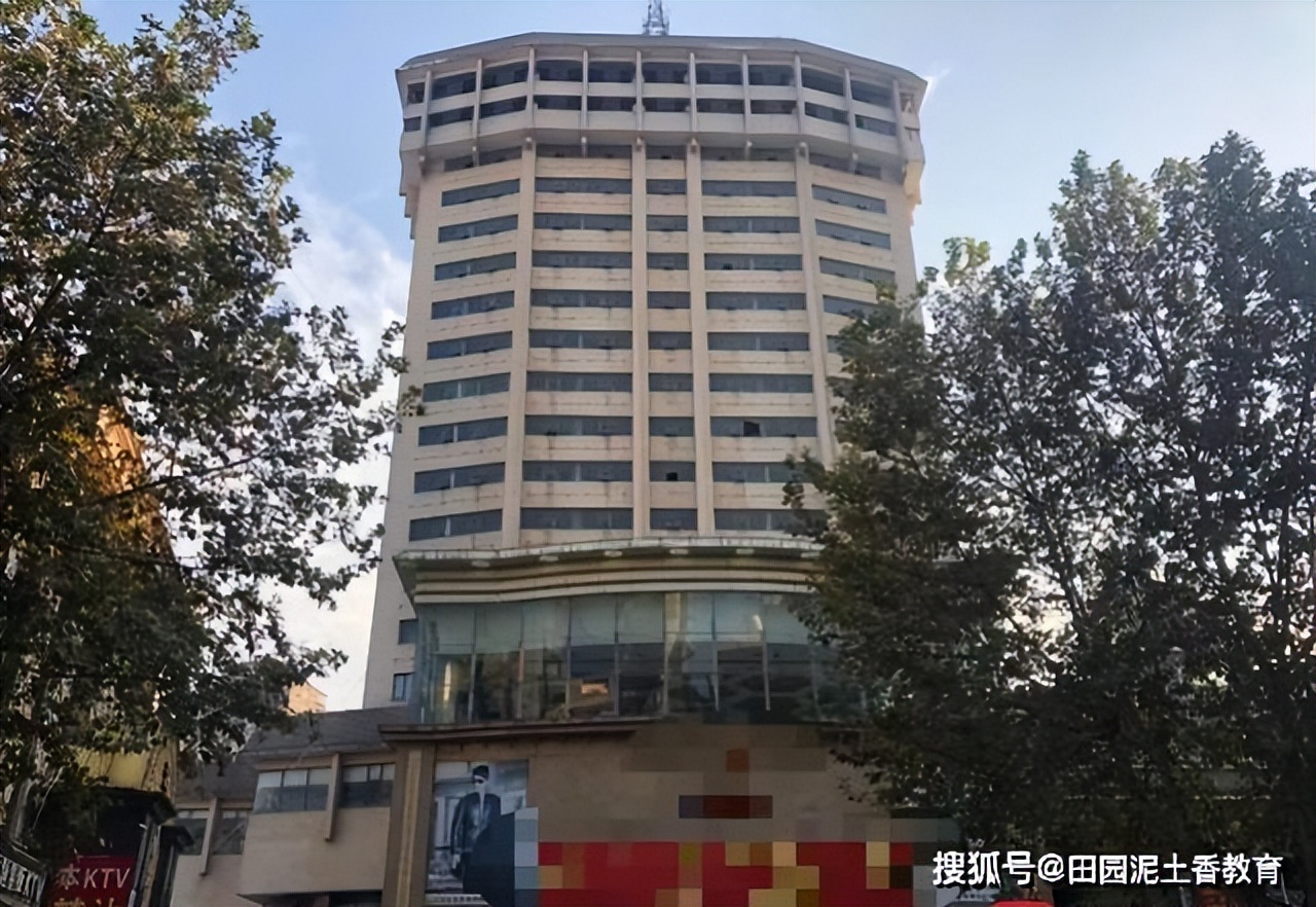 劳荣枝和法子英如何相识,劳荣枝喜欢法子英什么