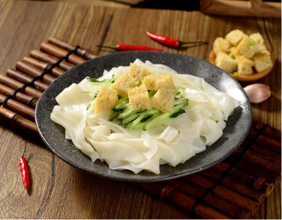 用大米打碎做凉皮的方法,破壁机打米浆可以做凉皮吗