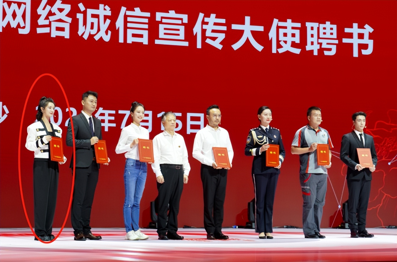 从“万人唾”的郑爽，到张庭夫妇，明星割韭菜的方式越来越丑陋