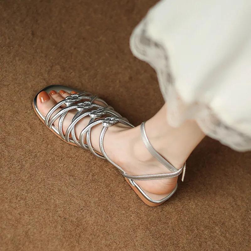 值得入手的鞋子高颜值,银色小众鞋子