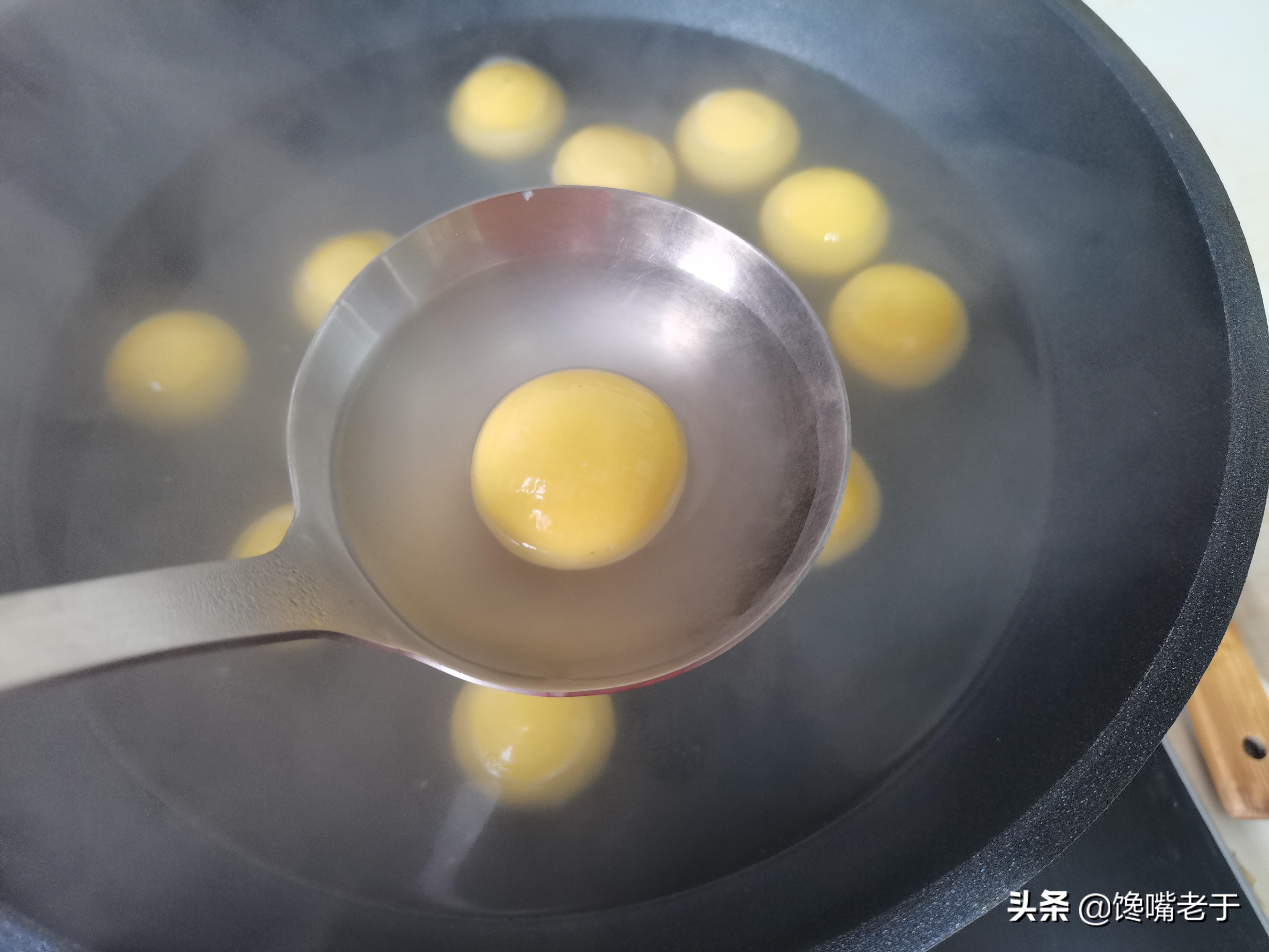 煮汤圆是冷水下锅还是用热水下锅,煮汤圆要放糖吗正确做法