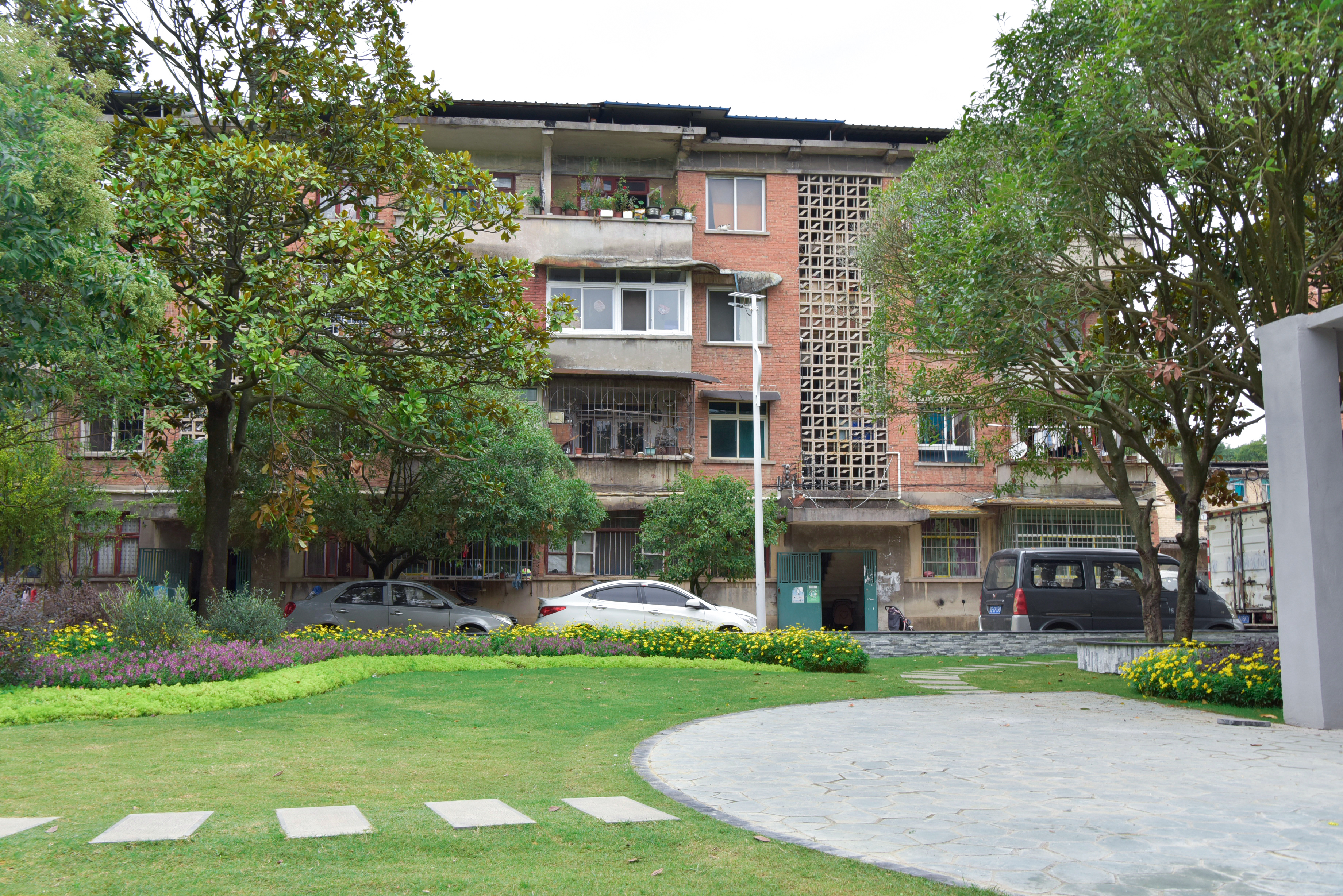 贵阳花溪背街改造效果图,小巷改造小花园