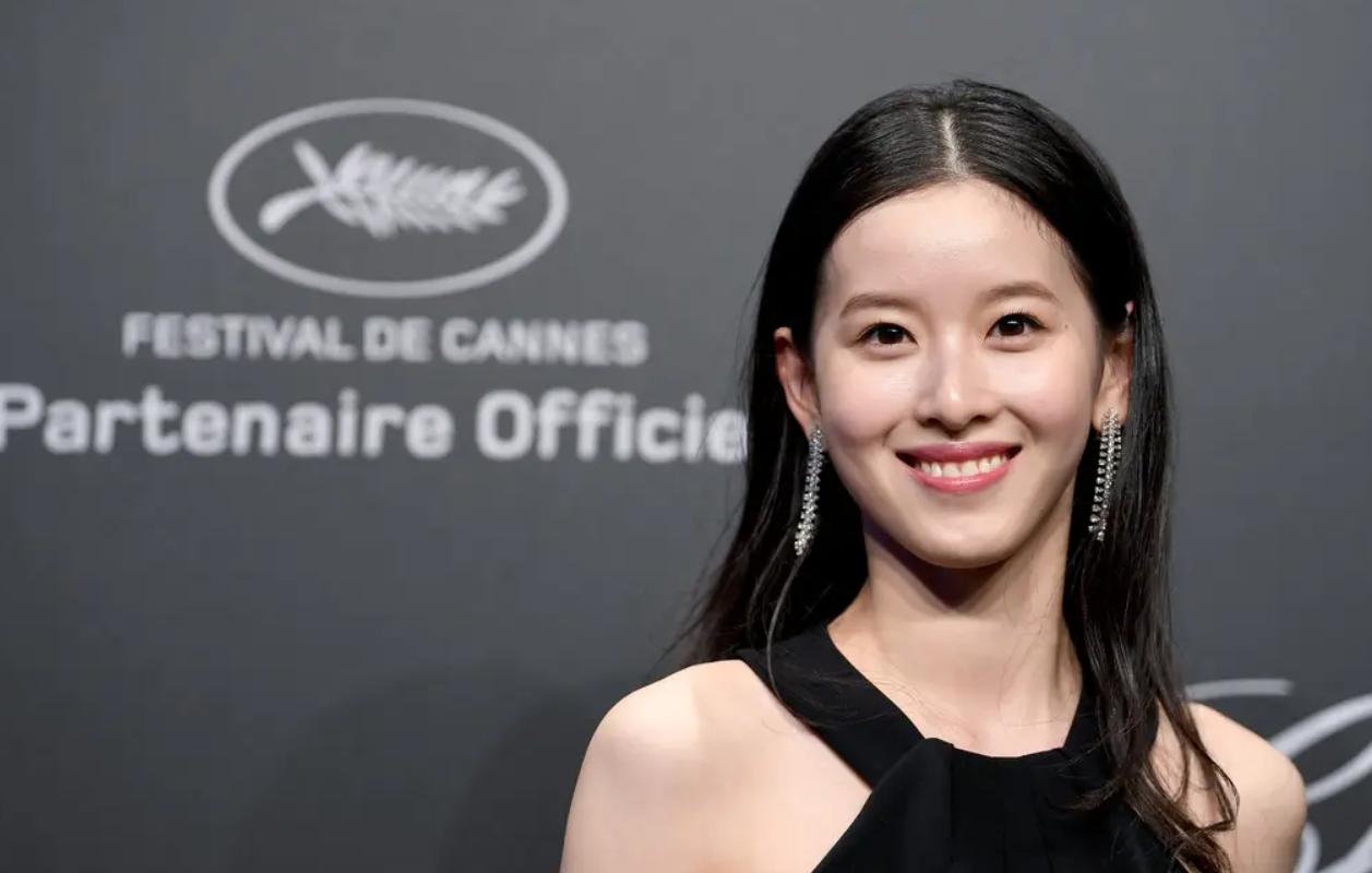 章泽天刘强东事件解说,章泽天携手刘强东出席英国皇室