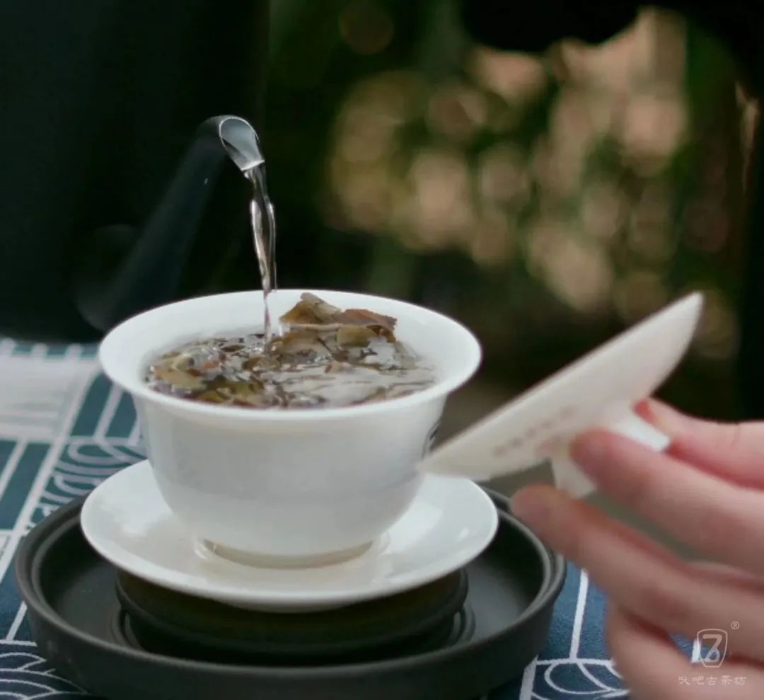 不同年龄段喝水的区别,不同年龄段喝白酒啤酒