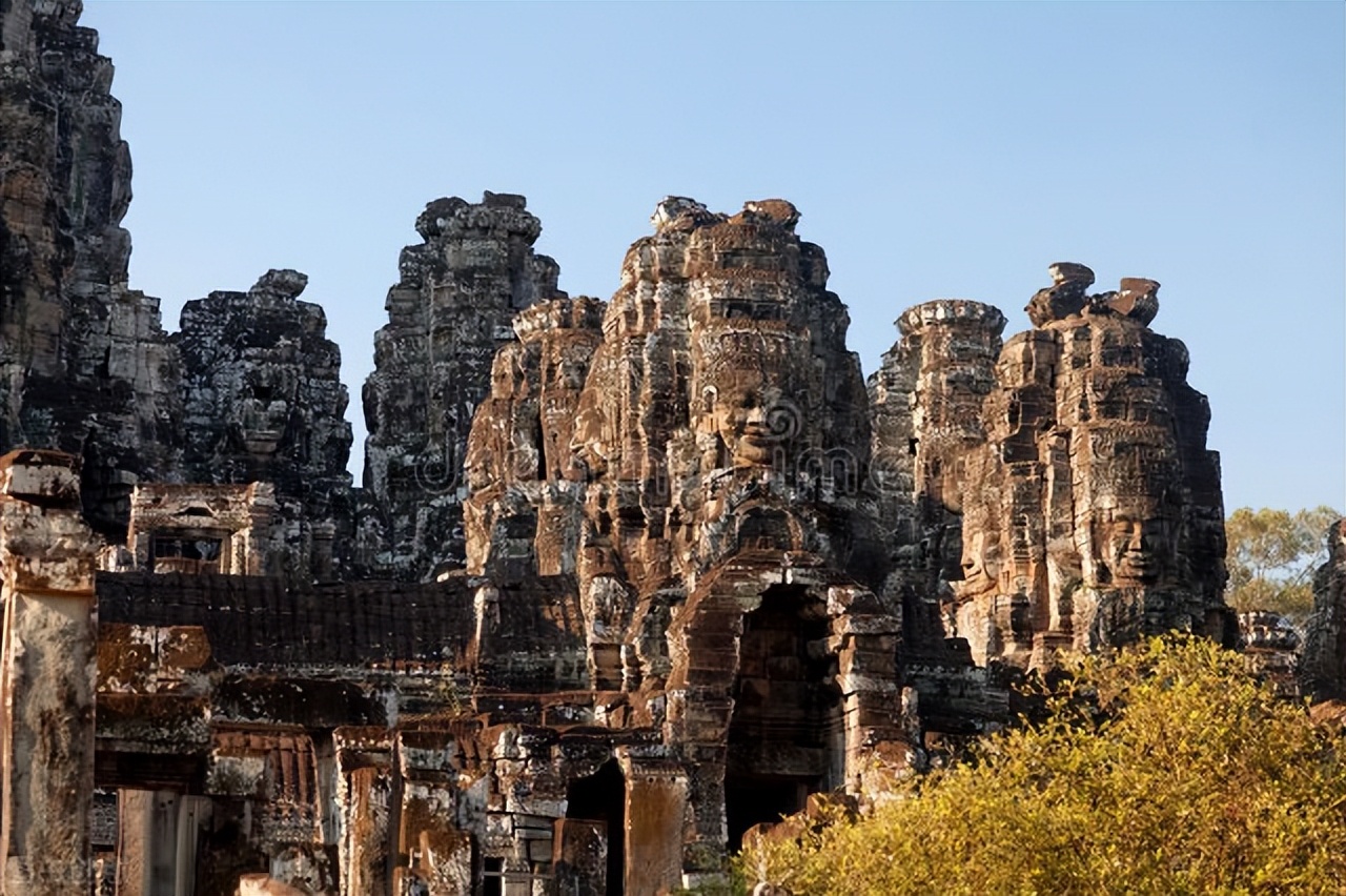 世界十大奇迹乐山大佛,万里长城vs乐山大佛