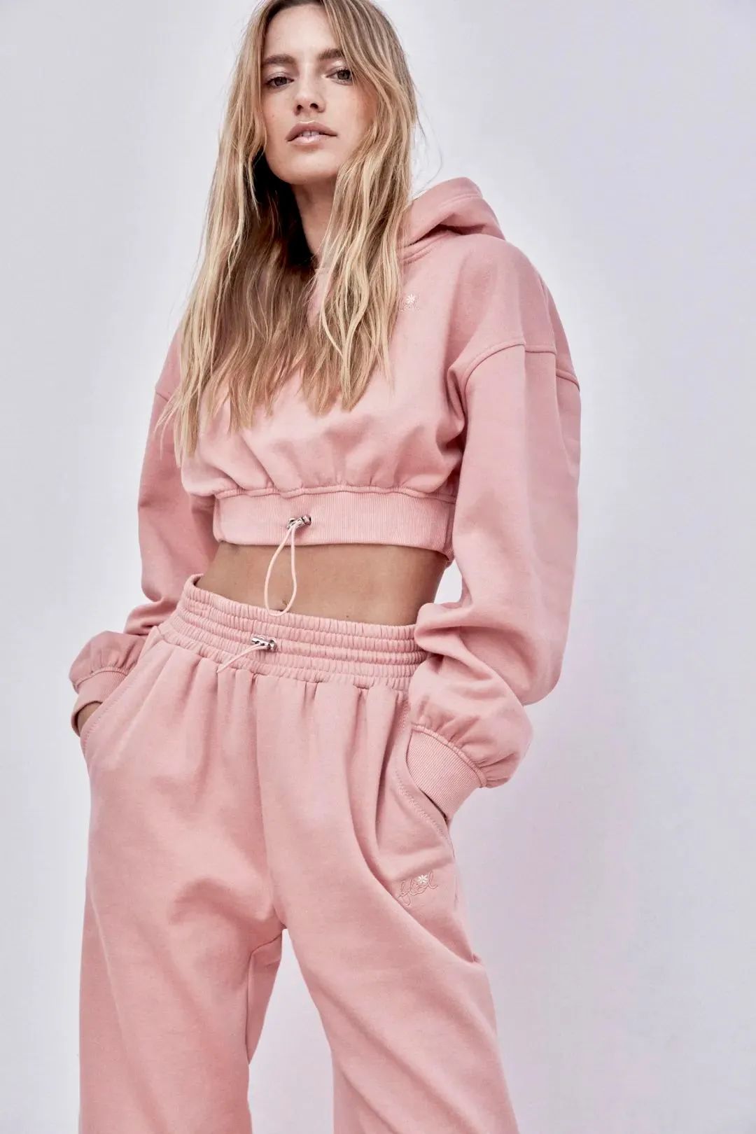 lisa最近同款粉色,lisamv绝美镜头粉色