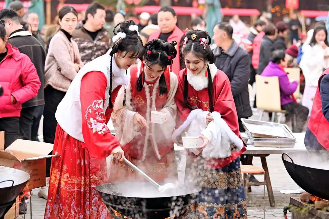 成都掌柜和他的“汉服围城”