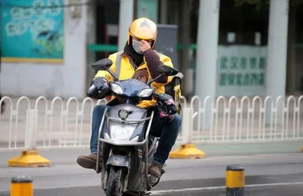 跑出财富之路：揭秘中国美团外卖员月入两万的秘籍！