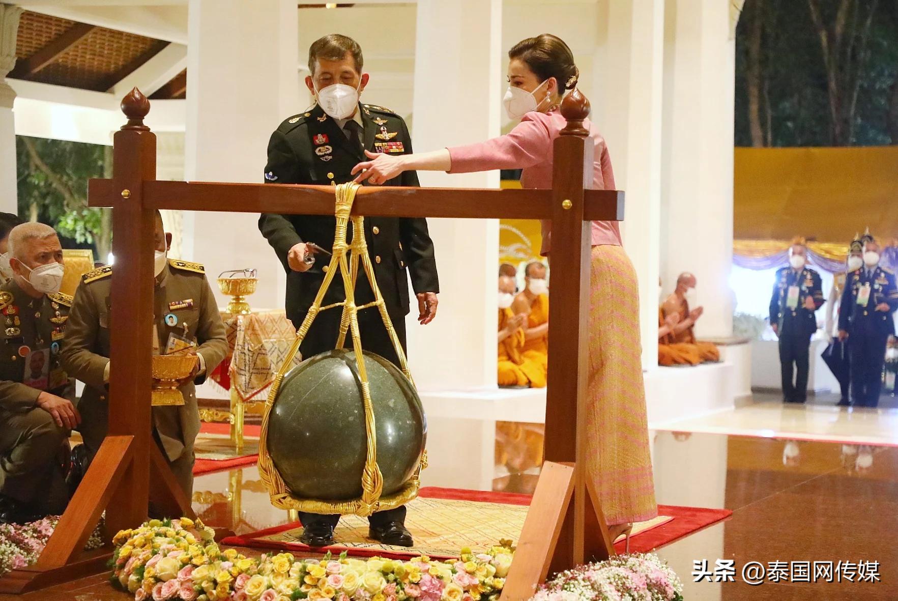 泰国国王最近出席活动,泰国最新国王和王后消息