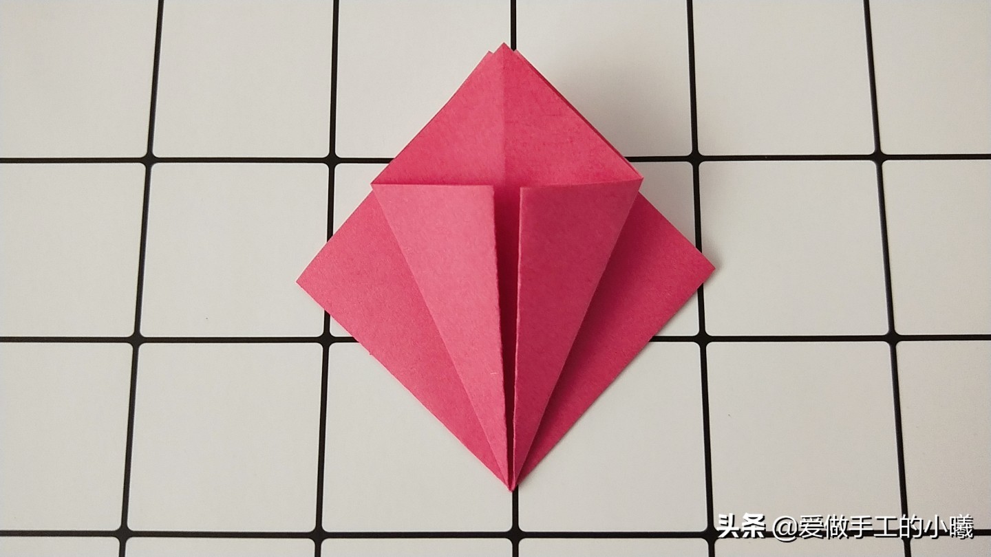 折纸小草最简单的折法,怎么用小星空纸折一个简单的手工