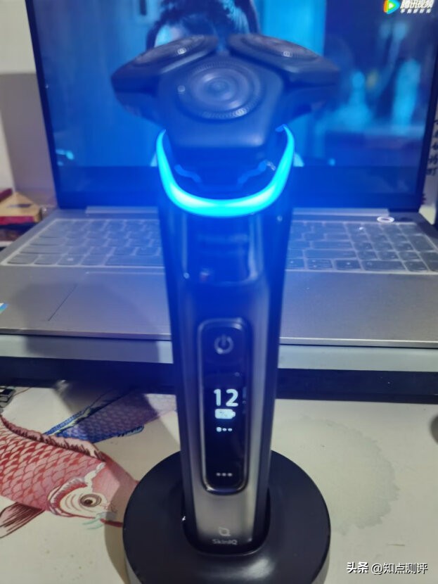 飞利浦剃须刀s99系列测评,飞利浦s9936剃须刀后显示屏