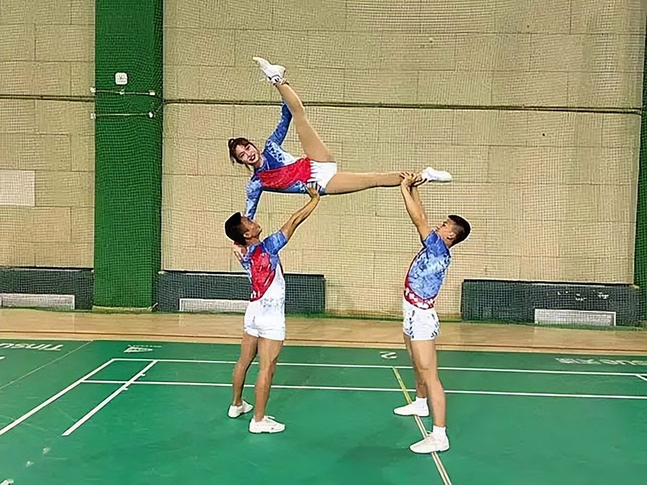 两年前，那个兴奋冲出考场“劈叉”的湖南考生，后来考了多少分？