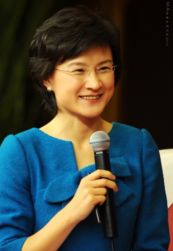 曾经的央视赫赫有名的主持人董倩,央视名嘴董倩现状