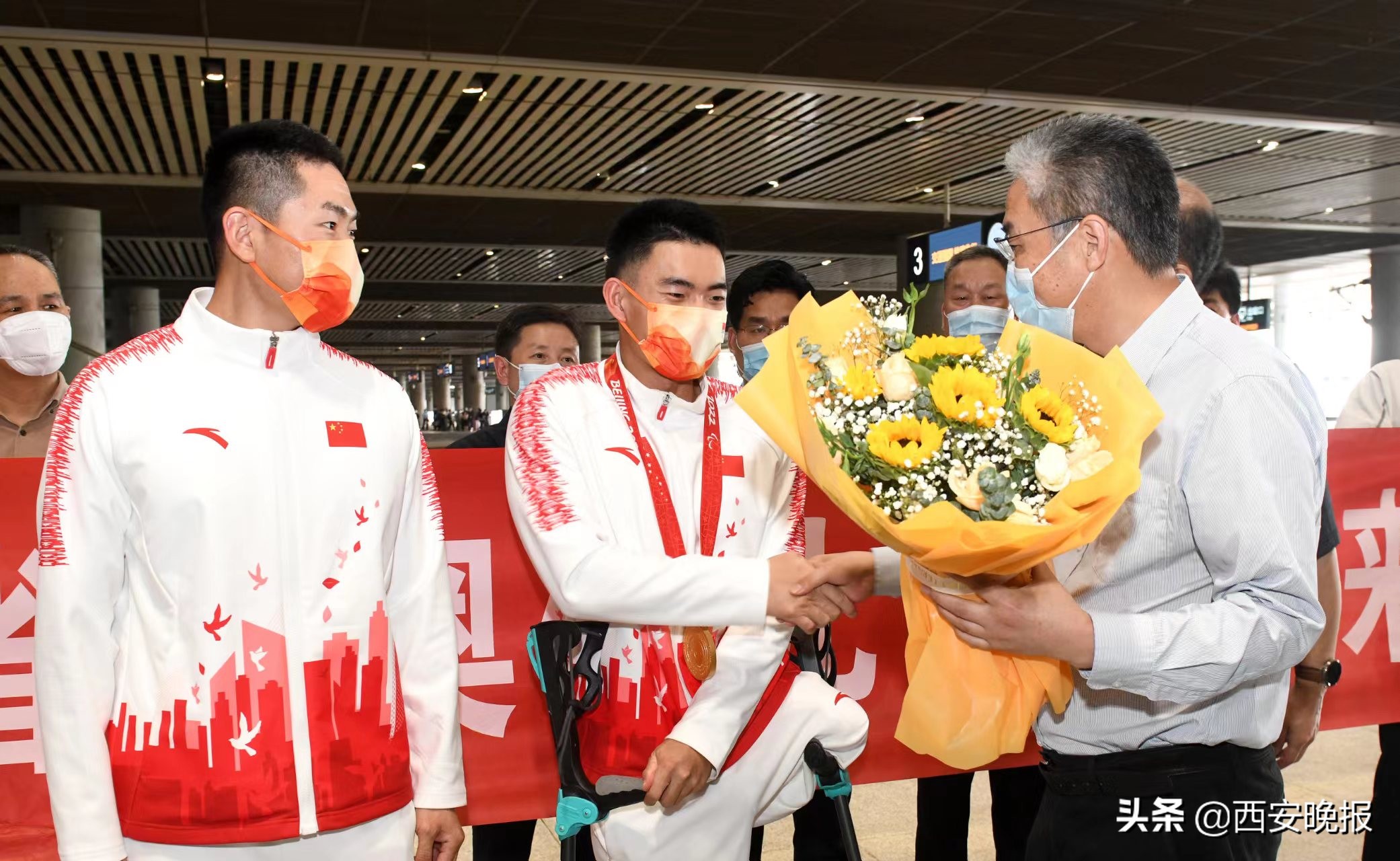 参加北京冬奥会、冬残奥会总结表彰大会陕西籍运动员刘子旭、王涛回家了
