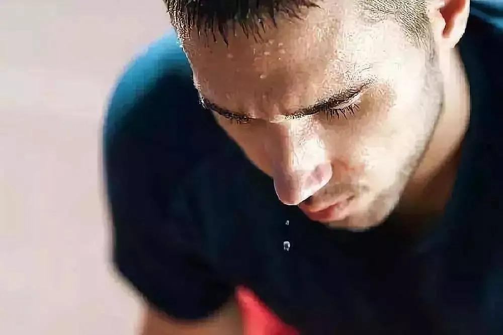 正确喝水有助于你的身体健康,正确喝水的三大原则