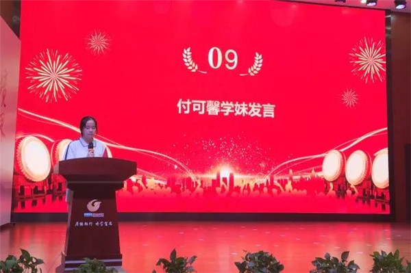 冠盛集团奖励北大学子,冠城实验学校3等奖学金