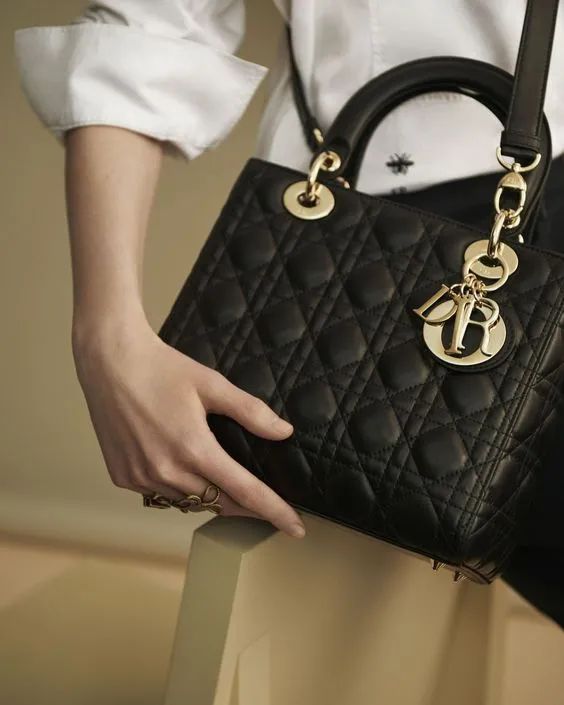 包包保养包括有什么,包包的护理和保养