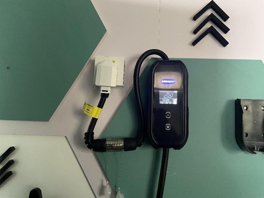 小鹏便携式充电器,小鹏p5便携式充电器是多大线的