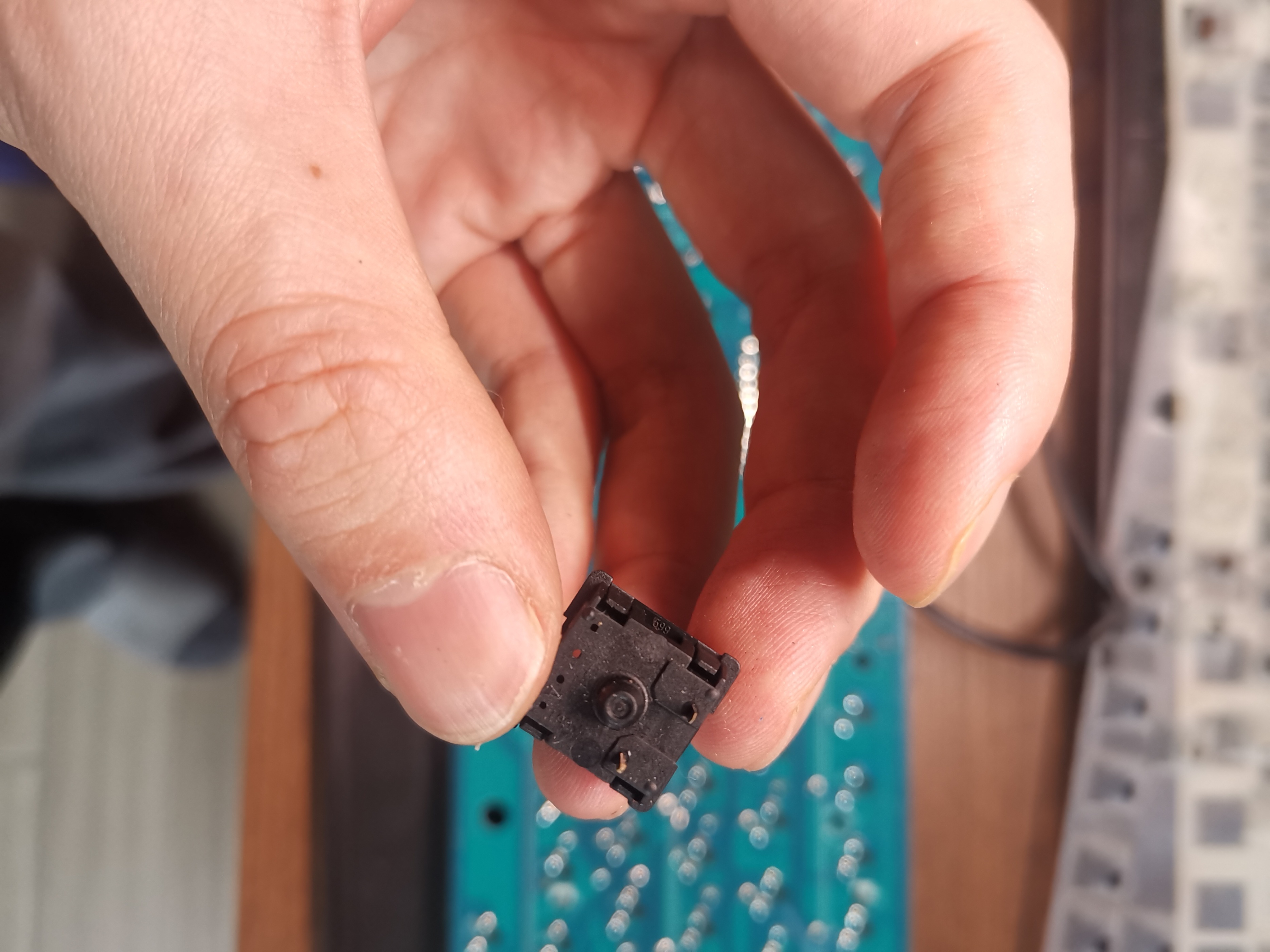 狼蛛鬼王104机械键盘怎么拆,键盘狼蛛f87pro侧刻换轴