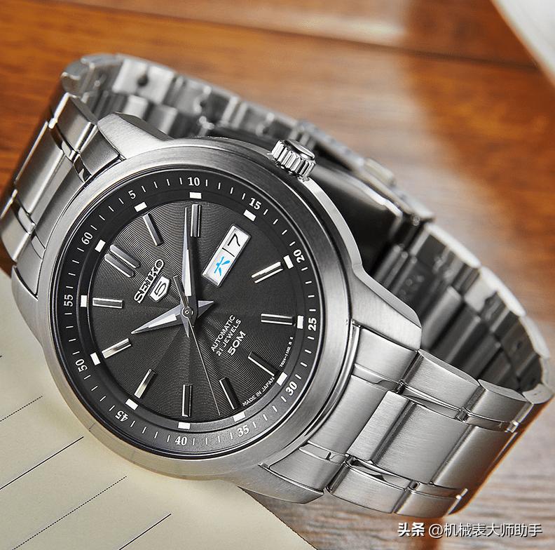 西铁城哪款手表适合40岁男人佩戴,不同价位推荐手表品牌