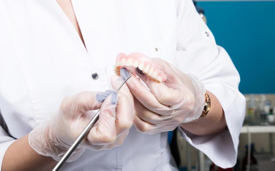 牙缝里的牙结石怎么自己去除,牙缝的牙结石怎么清理