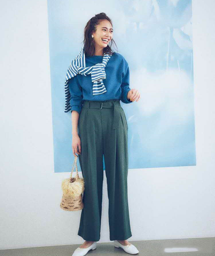 别穿土气的打底衫今年流行9款,最新流行条纹打底衫