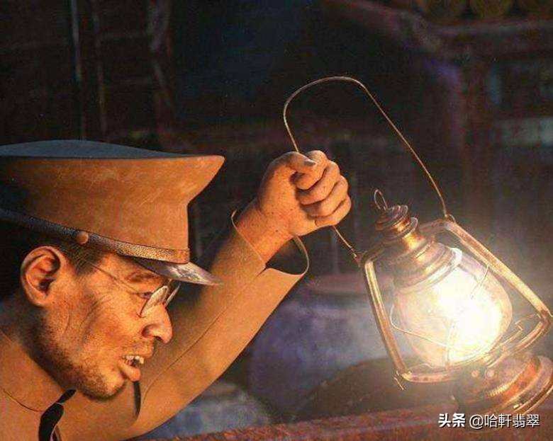 彩虹翡翠欣赏,清代末期糯冰种翡翠手镯